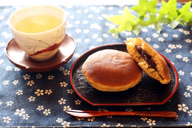どら焼きとは 由来や歴史 発祥の秘話をご紹介 栗和菓子 恵那川上屋のスイーツコラム