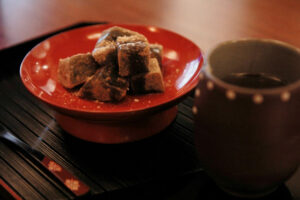 わらび餅とくず餅の違いは？その特徴や味わいを比較