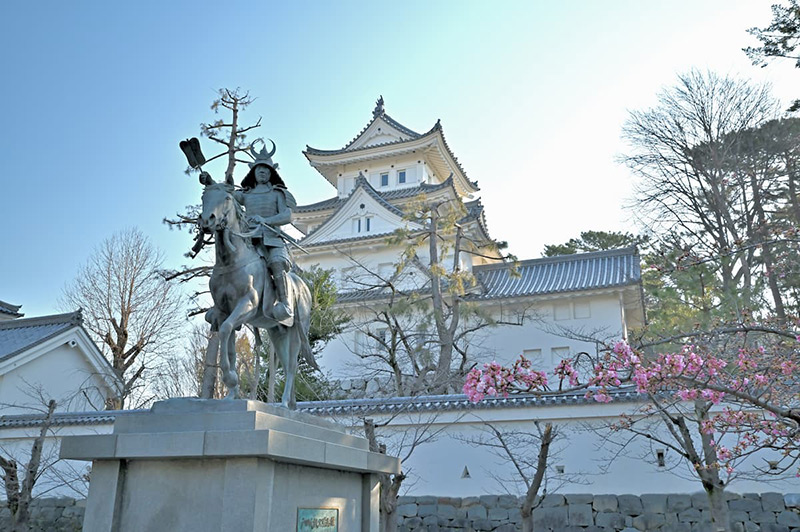 戸田氏鉄像